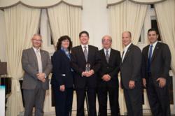 Rentokil colleagues Blair Caswell and Steven Shetter accepting the award.